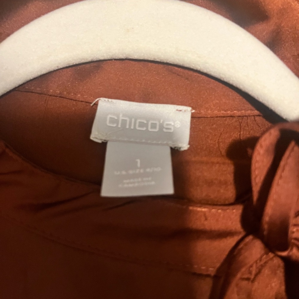 ✨NWT✨Chico's Copper Satin, minimalist, size 8, classy, trendy, fall Blouse - Picture 7 of 9